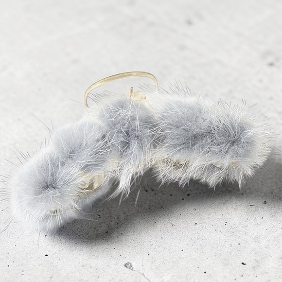 Faux Fur Pom Pom Hair Claw Clip - Picture 3 of 3